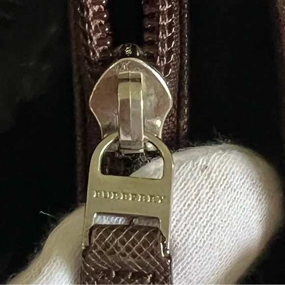 💕PRICE REDUCTION💕 Pre-loved! BURBERRY tote bag. - Picture 7 of 13